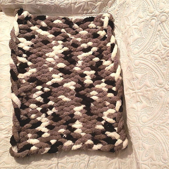 Handmade Chunky Knit Baby Blanket - Picture 2 of 5